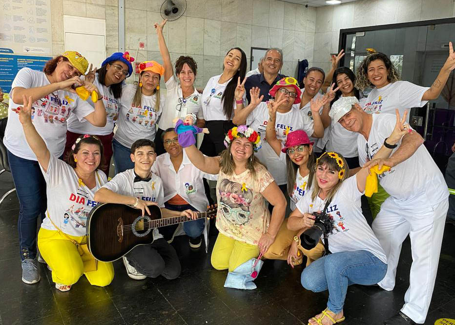 Turma Feliz leva música e esperança ao Hospital Municipal de Cubatão