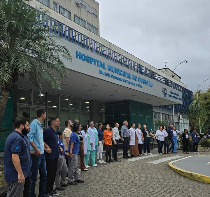 “Dia do Abraço”: Colaboradores do HMC abraçam a unidade