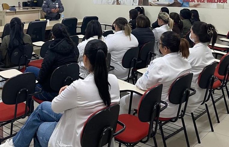 AME Andradina promove palestra sobre segurança no trânsito durante o Maio Amarelo