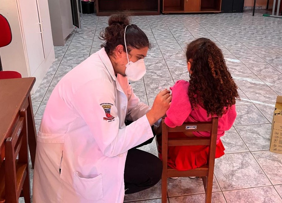 Campanha de vacinação contra a gripe protege crianças em 38 escolas de Garça