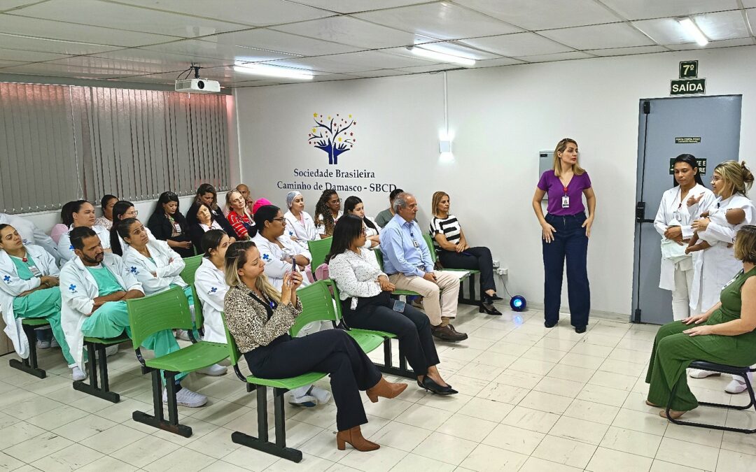 Hospital Municipal de Cubatão realiza atividade relacionada à Campanha Novembro Roxo, de prevenção à prematuridade