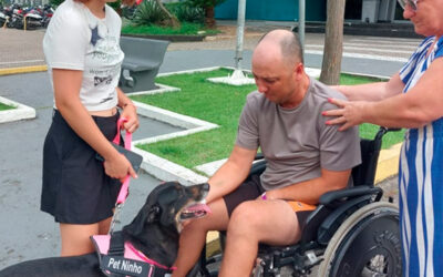 Paciente de longa internação recebe visita de sua companheira pet no Hospital Municipal de Cubatão