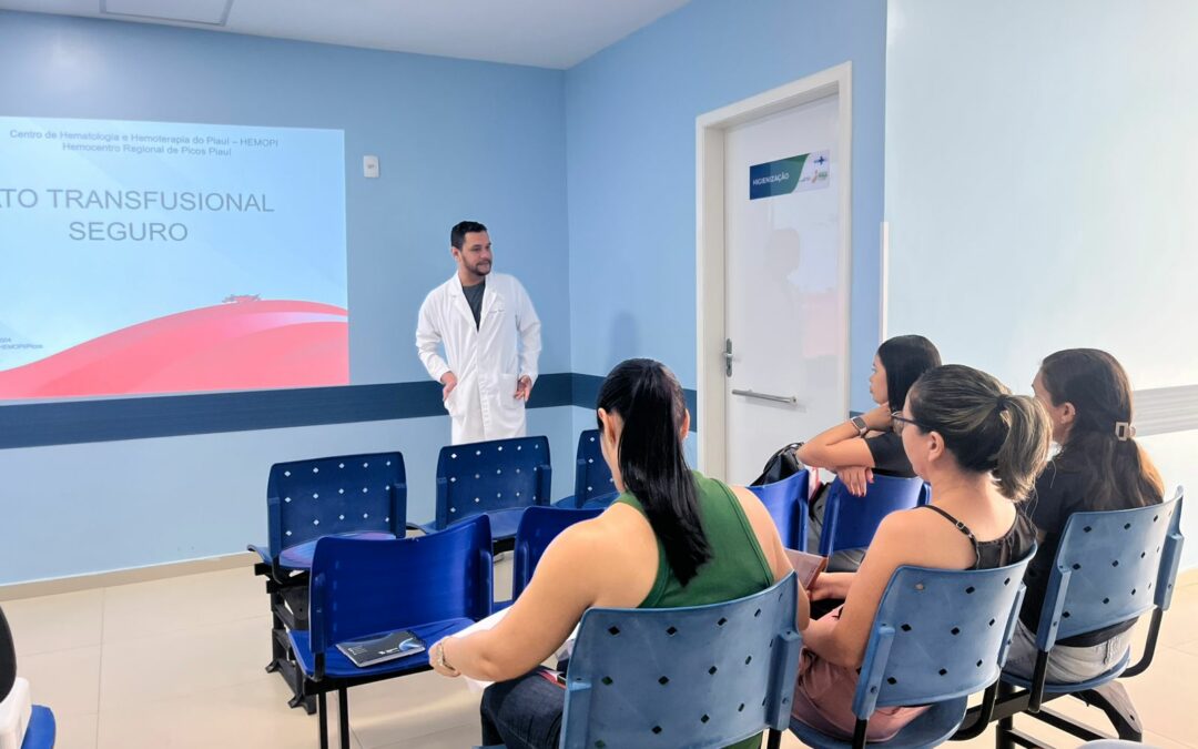 Equipe assistencial do Hospital Regional Eustáquio Portela participa de treinamento sobre ato transfusional seguro