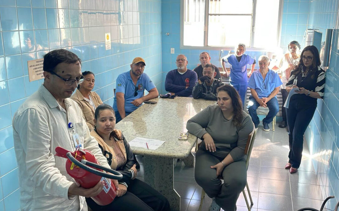 Hospital São José promove treinamento sobre prevenção e combate a incêndios para colaboradores