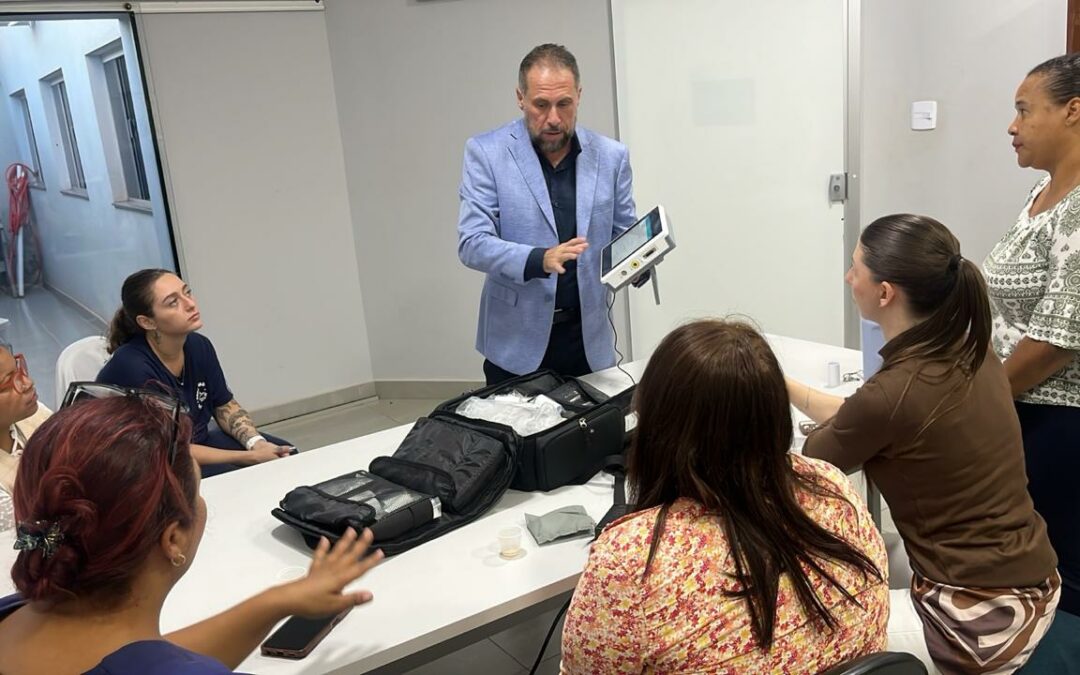 Equipes de Atenção Primária à Saúde de Itapuí participam de capacitação para manuseio da maleta de telemetria