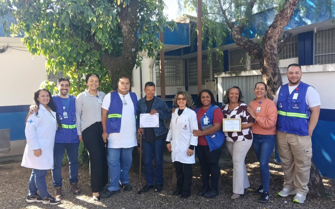 Equipe Consultório na Rua Santana/Jaçanã recebe certificado de reconhecimento de Controle da Tuberculose