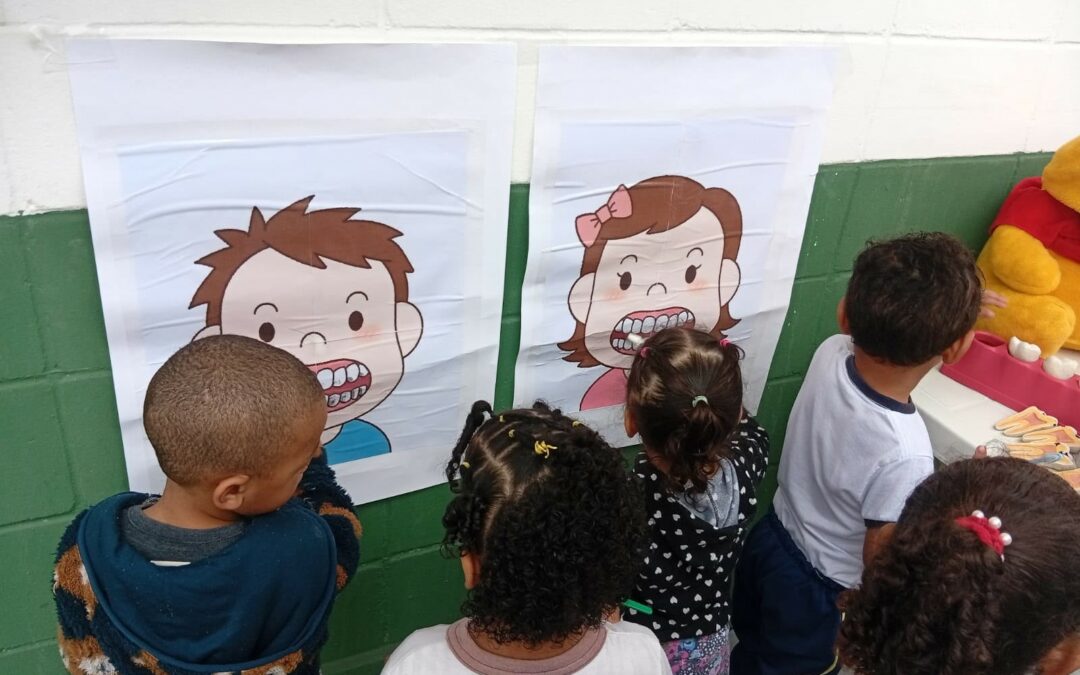 Crianças aprendem sobre saúde de forma lúdica em ação da USF Ilha Caraguatá