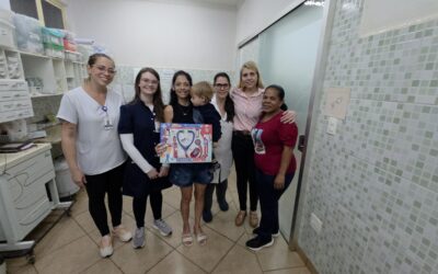 Menino de 1 ano atendido após picada de escorpião retorna ao Hospital São José para reencontro com equipe