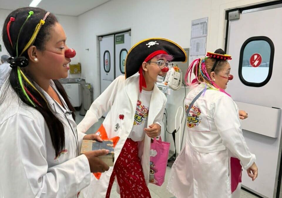 Ação inédita de palhaçaria humanizada leva emoção e leveza à UPA Zona Leste em Santos
