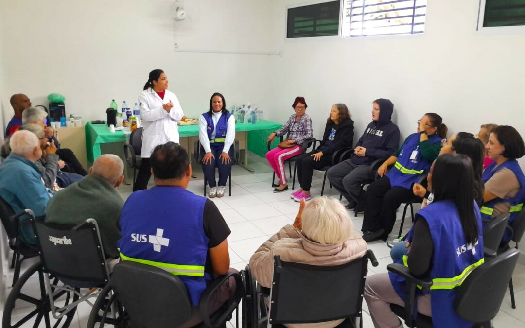PAI Santana promove ação educativa sobre colesterol e hábitos saudáveis para pessoas idosas
