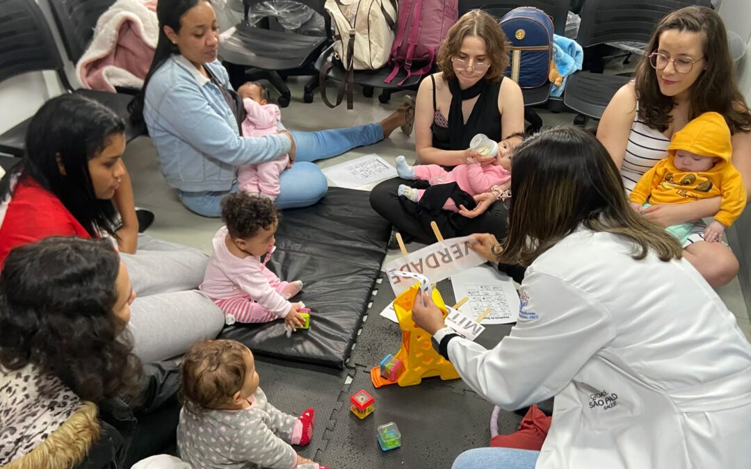 Grupo de Estímulo Oportuno da UBS Jardim Fontális orienta famílias sobre desenvolvimento infantil