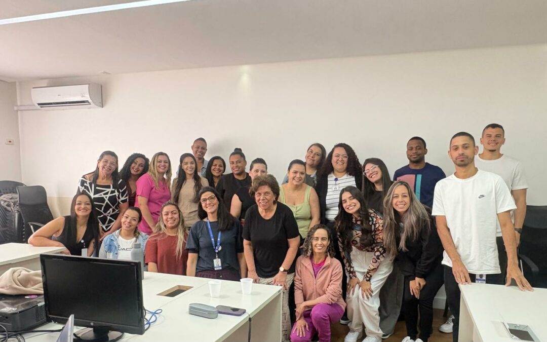 Treinamento qualifica profissionais para o cuidado odontológico da pessoa idosa